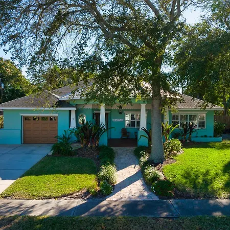 Nautical Escape! Private Pool Home With A Tropical Backyard Oasis!